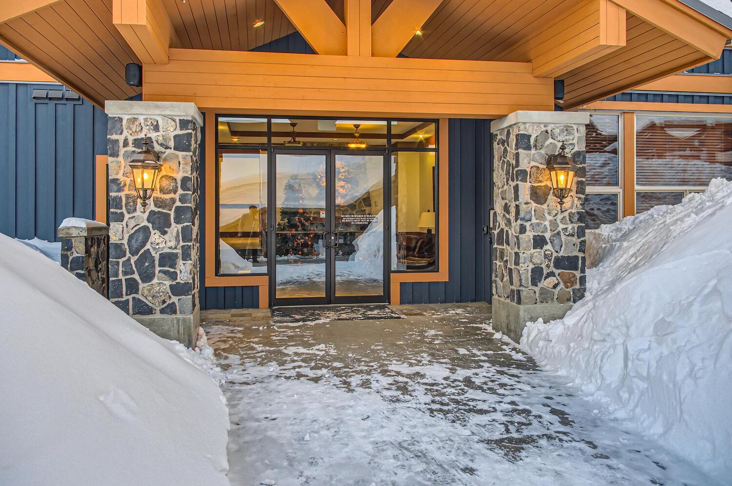 Stonegate Resort Unit A102 Big White Ski Resort Exterior photo